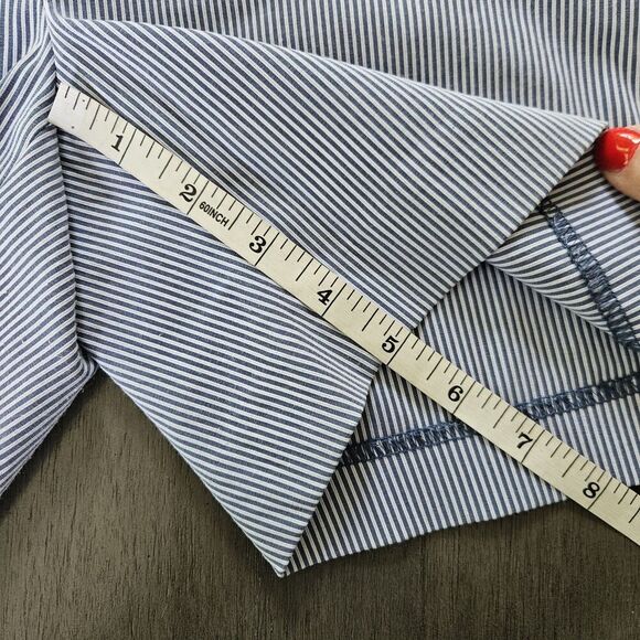 Banana Republic Size 4 Blue & White Seersucker Shorts 5" Inseam Coastal Preppy - Picture 9 of 9